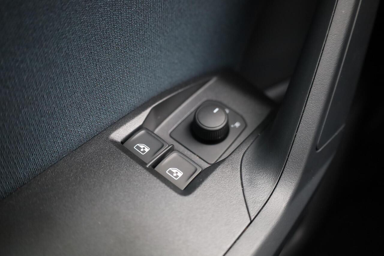 Seat IBIZA 1.0 EcoTSI Style Plus 95PK / 70kW, Apple Carplay & Android Auto, adaptive cruise control (ACC), draadloos telefoon laden, full LED koplampen, grootlichtassistent, volledig digitaal instrumentenpaneel, parkeersensoren achter, 15'' LMV 'Design'