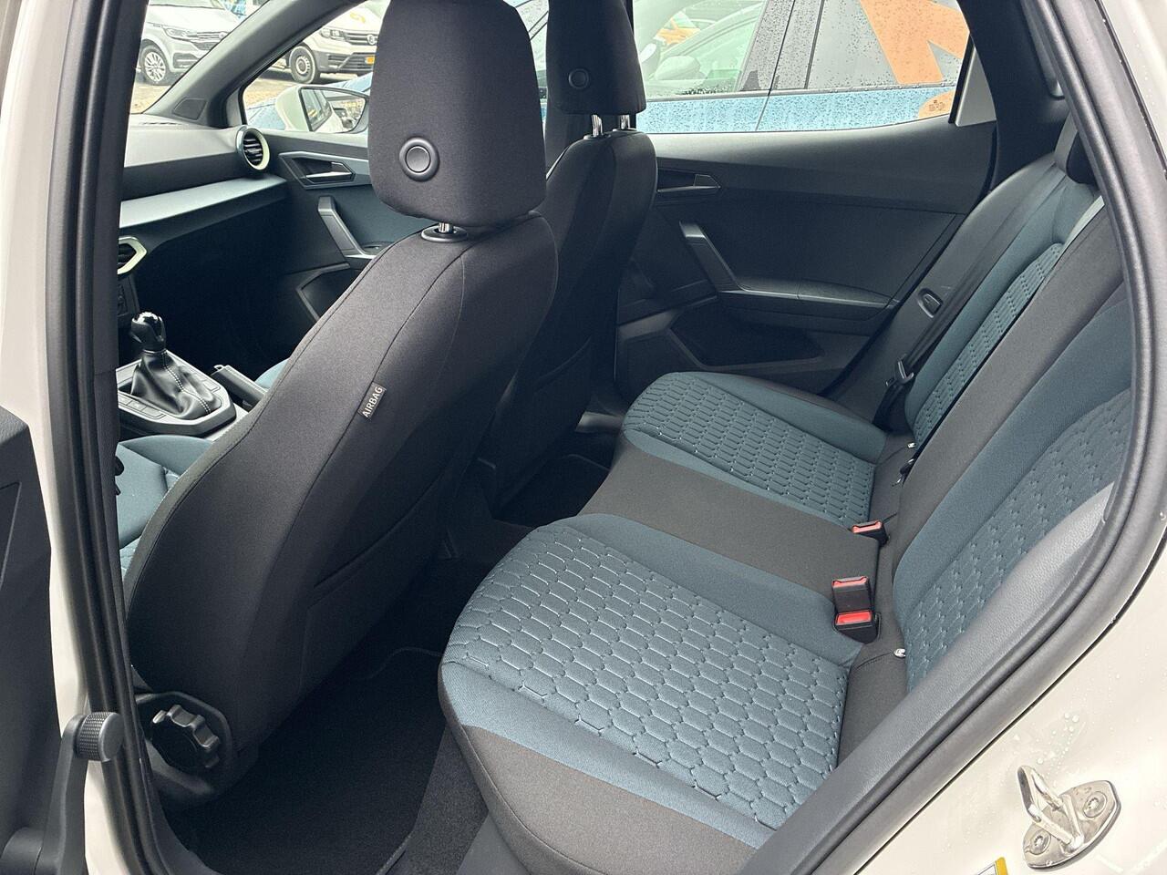 Seat IBIZA 1.0 EcoTSI Style 95PK l Draadloos telefoonlader l 16" Lichtmetalen velgen