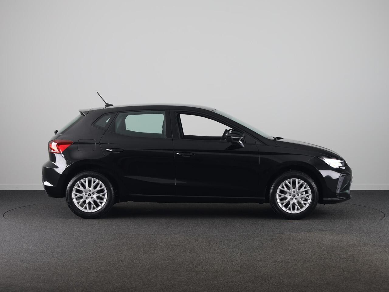 Seat IBIZA Style Plus 1.0 EcoTSI 95 PK | Midnight Black Metallic | Apple Carplay | Park Assist | Cruise Control