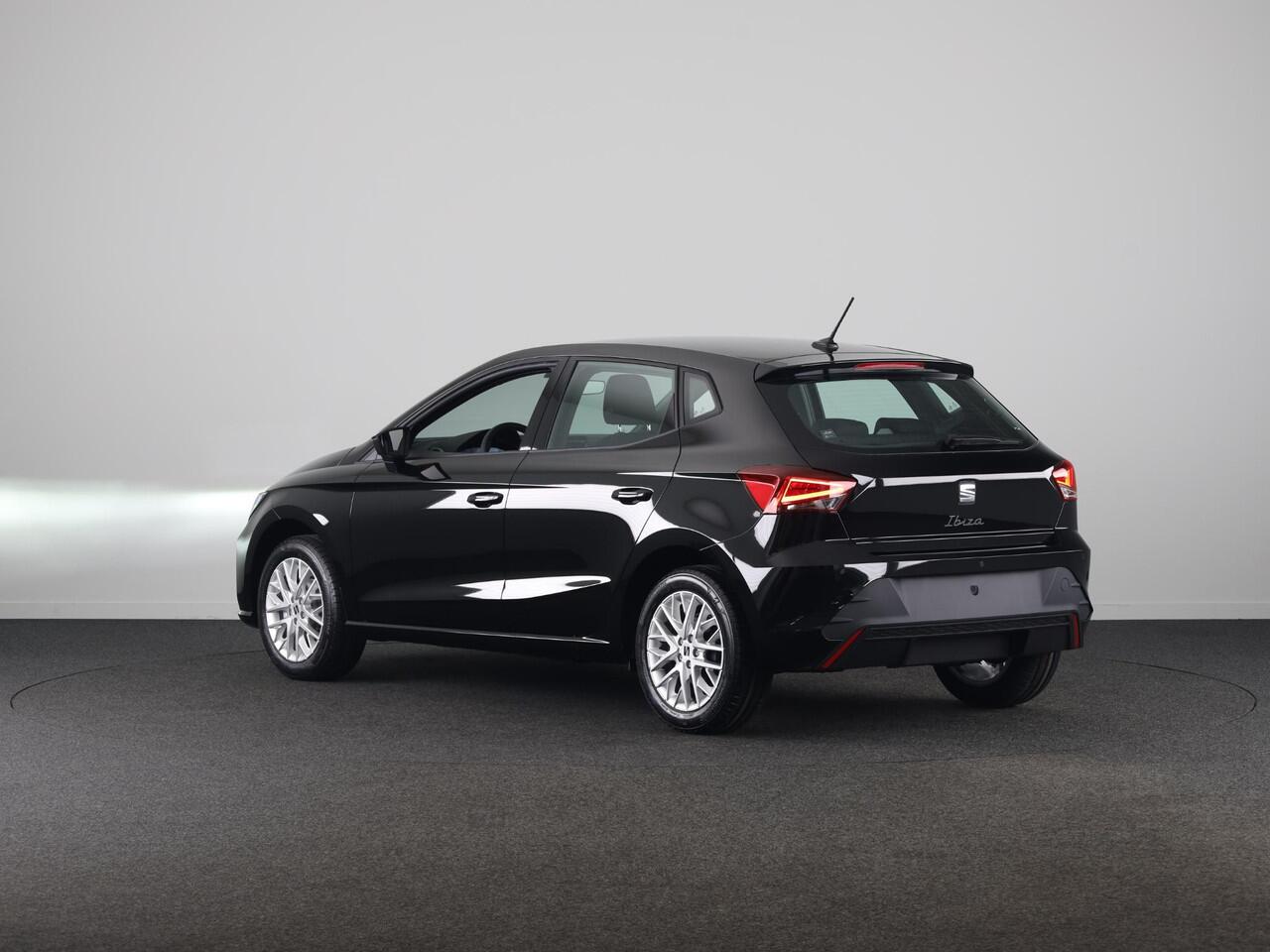 Seat IBIZA Style Plus 1.0 EcoTSI 95 PK | Midnight Black Metallic | Apple Carplay | Park Assist | Cruise Control