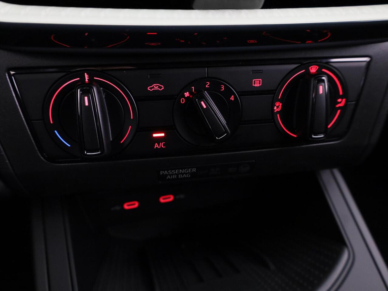 Seat IBIZA Style Business Connect 1.0 EcoTSI 95 pk | Oniric Grey Metallic | Velgen 'Design Machined' | Safe & Driving Pack M | Apple Carplay | Sensoren V+A | Achteruitrij camera