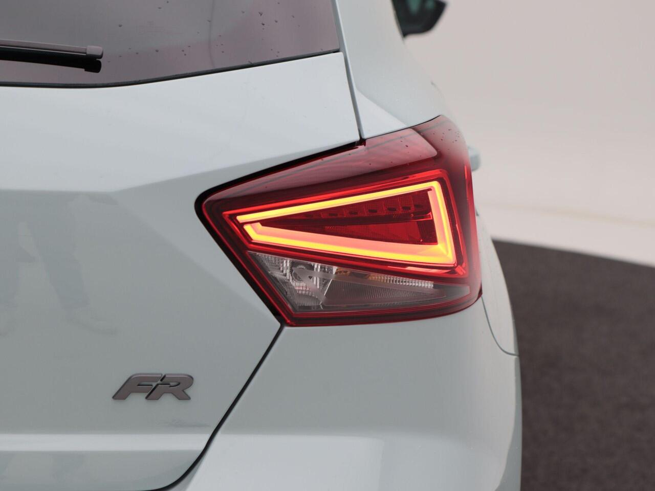 Seat IBIZA FR Business Connect 1.0 TSI 95 PK | Achteruitrijcamera | Cruise control | Stoelverwarming | Adaptive cruise control