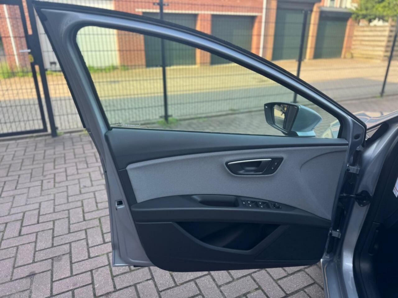 Seat LEON ST 1.0 ECOTSI STYLE BUSINESS INTENSE / NAVI / CRUISE /