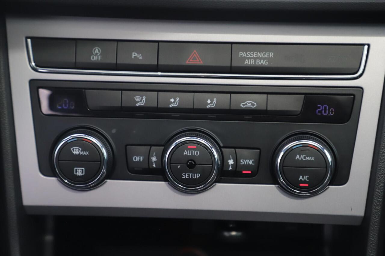 Seat LEON ST 1.6 TDI Xcellence Business Intense DSG Automaat Panoramadak Full LED Beats Audio Adaptive Cruise Navigatie Achteruitrijcamera Carplay Android 17 inch LMV