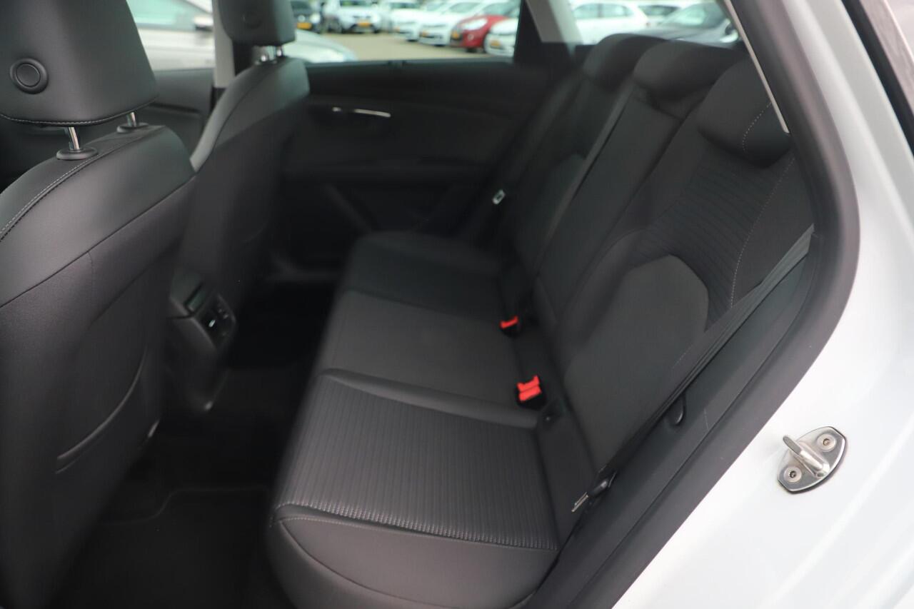 Seat LEON ST 1.6 TDI Xcellence Business Intense DSG Automaat Panoramadak Full LED Beats Audio Adaptive Cruise Navigatie Achteruitrijcamera Carplay Android 17 inch LMV
