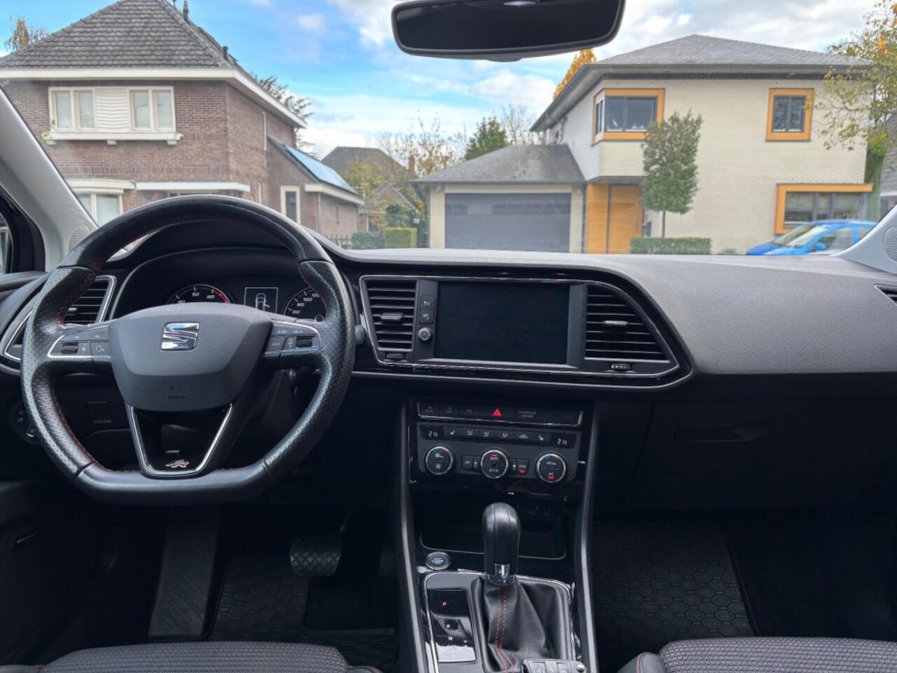 Seat LEON 1.8 TSI FR Business Intense LED KEYKLESS APPLE CARPLAY AUTOMAAT