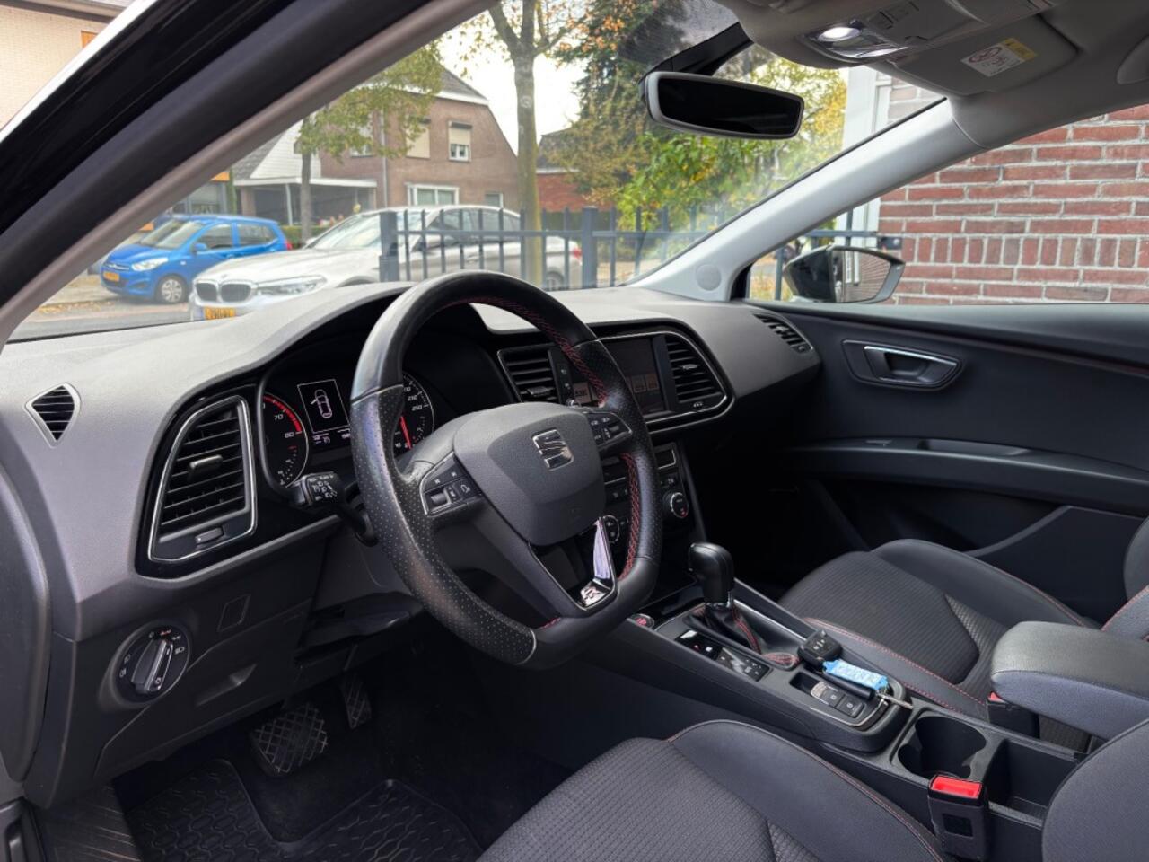 Seat LEON 1.8 TSI FR Business Intense LED KEYKLESS APPLE CARPLAY AUTOMAAT