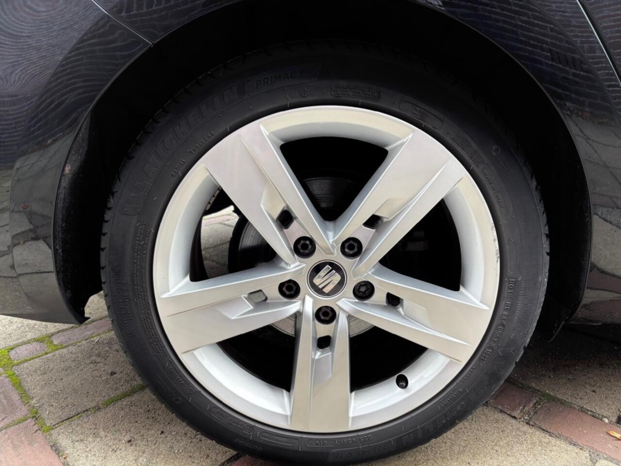 Seat LEON 1.8 TSI FR Business Intense LED KEYKLESS APPLE CARPLAY AUTOMAAT