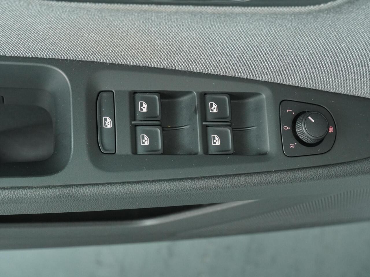 Seat LEON ST 1.0 EcoTSI Style Business Intense Automaat - Navigatie - Climate Control - Parkeersensoren