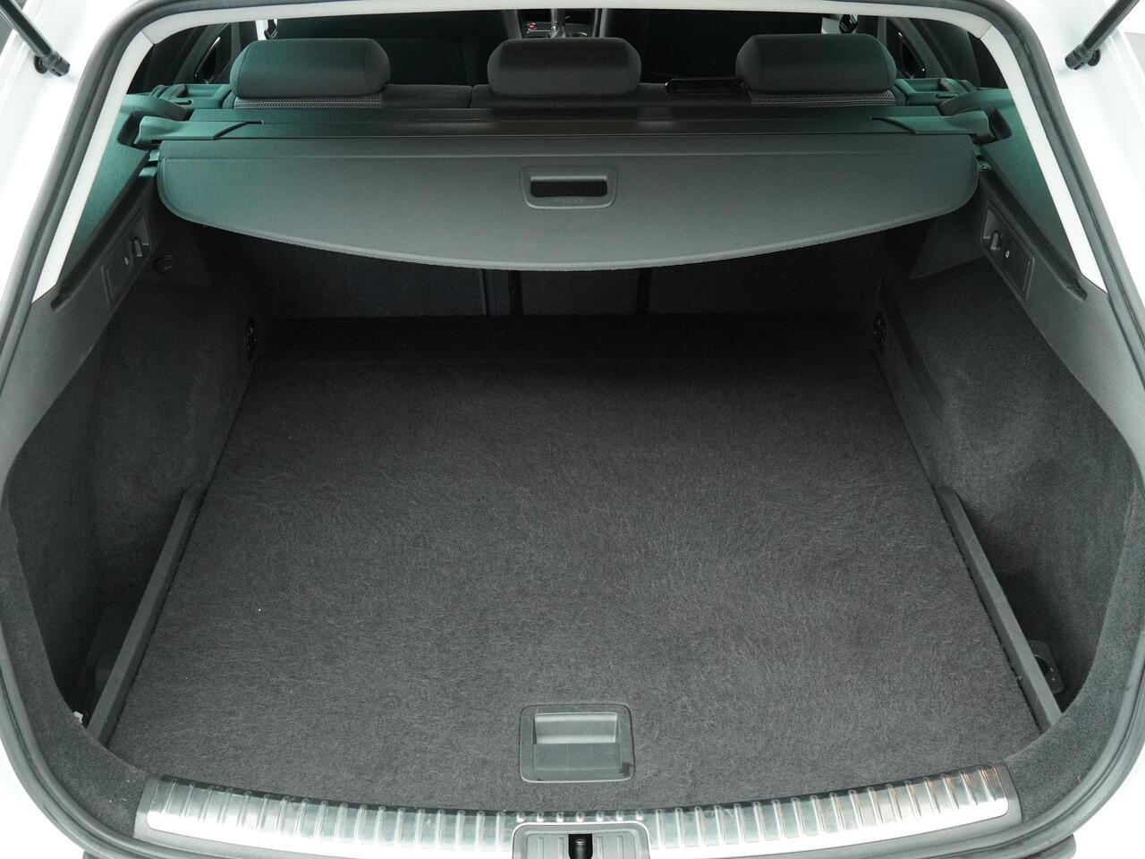 Seat LEON ST 1.0 EcoTSI Style Business Intense Automaat - Navigatie - Climate Control - Parkeersensoren