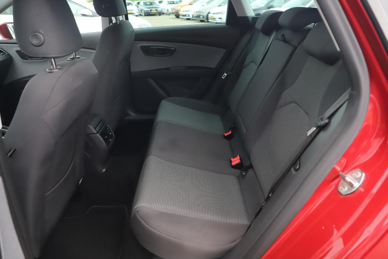 Seat LEON ST 1.0 EcoTSI Style Business Intense DSG Automaat Navigatie Achteruitrijcamera Carplay Android Climate Cruise Control Rijstrooksensor
