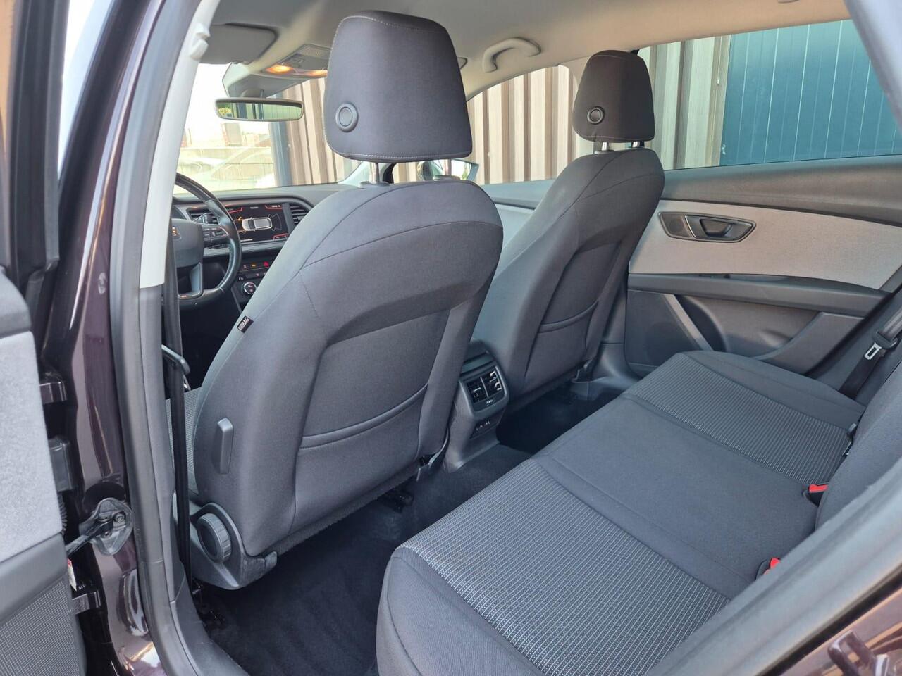 Seat LEON ST 1.0 EcoTSI Style Business Intense | Carplay | Navi | Clima | Cruise | Trekhaak