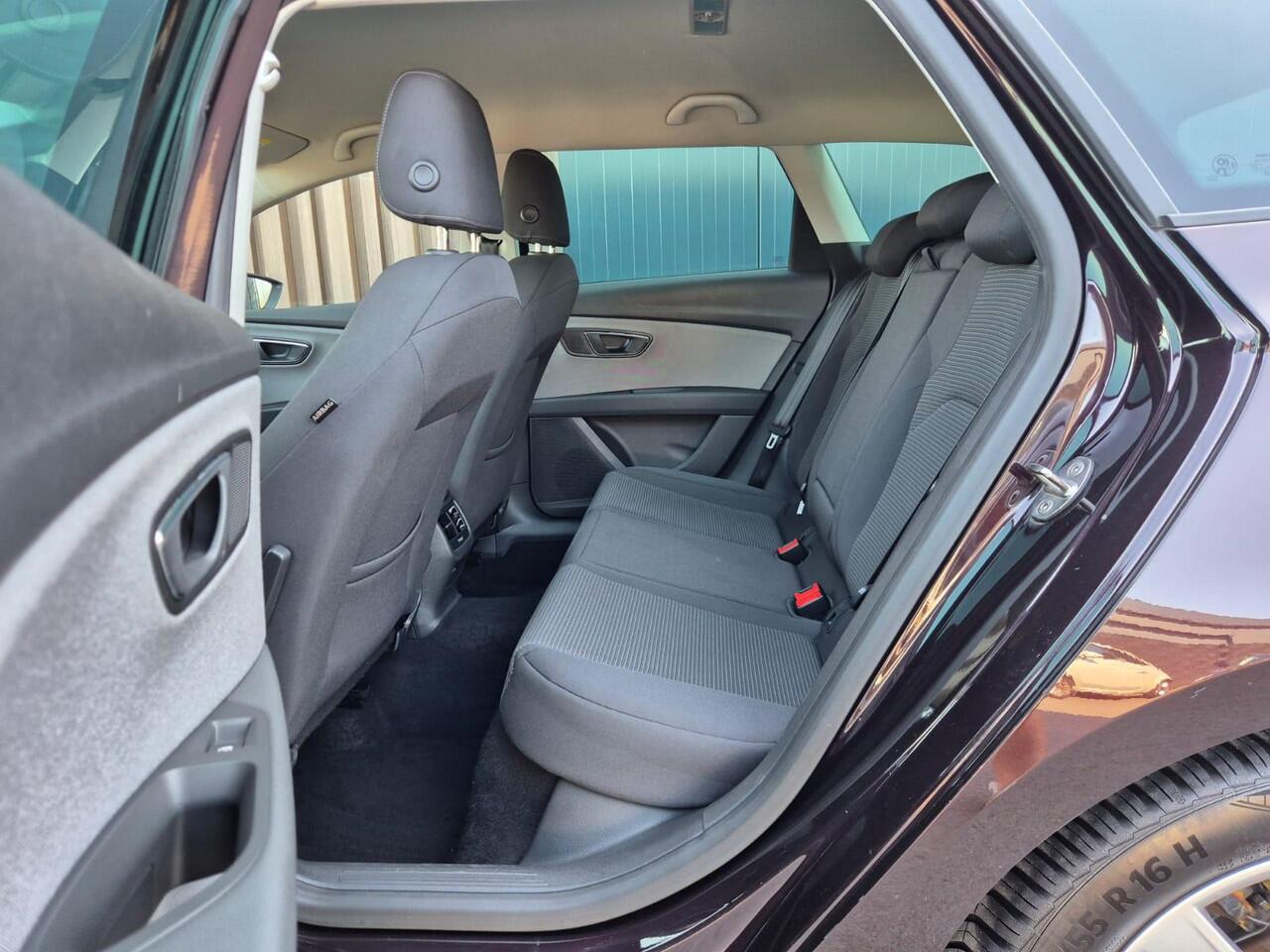 Seat LEON ST 1.0 EcoTSI Style Business Intense | Carplay | Navi | Clima | Cruise | Trekhaak