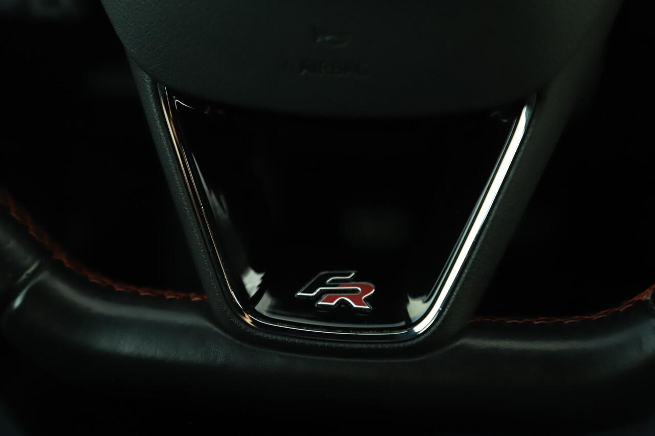 Seat LEON ST 1.5 TSI FR Business Intense 131PK Trekhaak 18 inch Full LED Navigatie Carplay Android Climate Cruise Control Rijstrooksensor