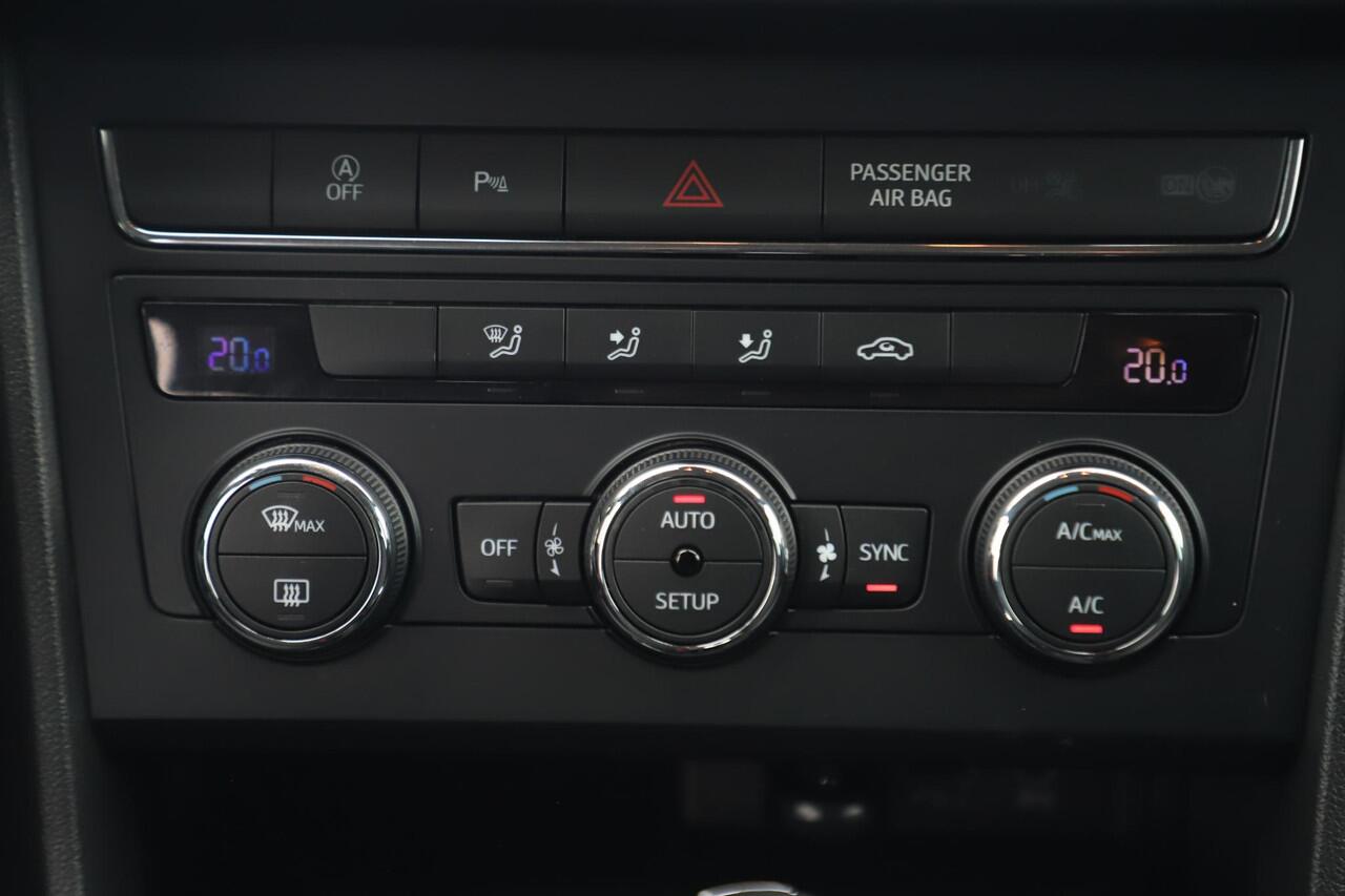 Seat LEON ST 1.0 EcoTSI Style Business Intense DSG Automaat Navigatie Achteruitrijcamera Carplay Android Climate Cruise Control Rijstrooksensor