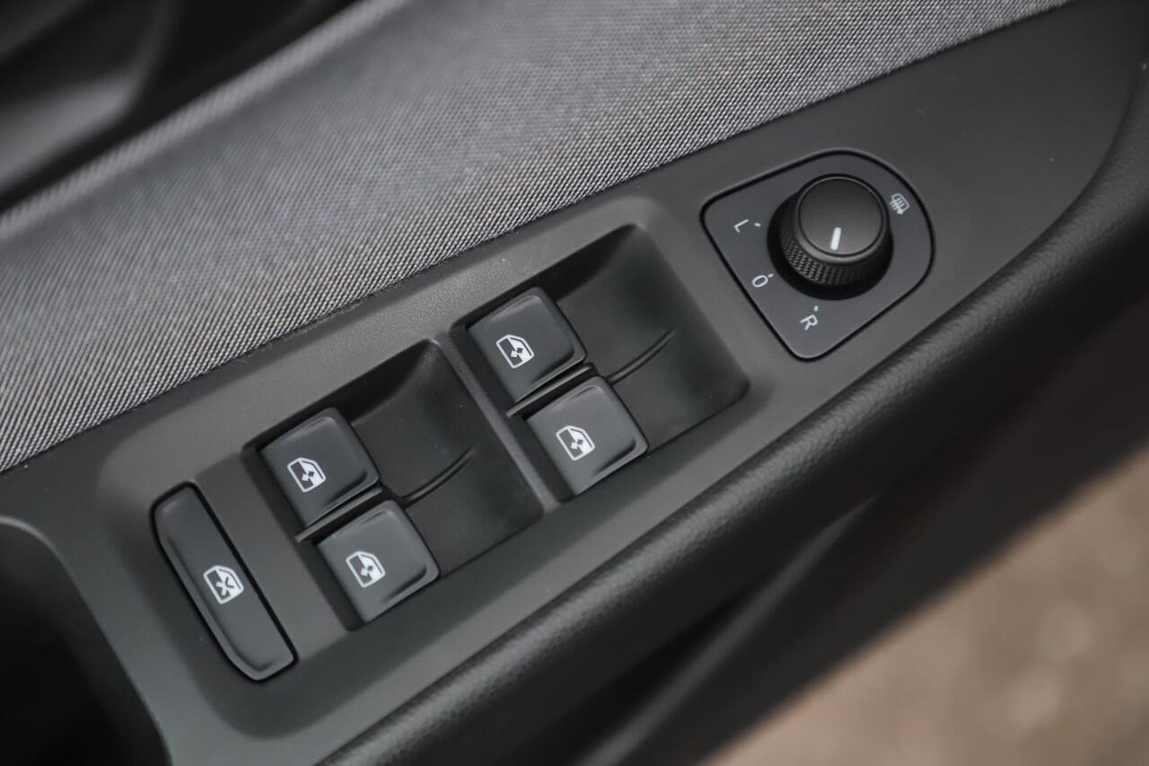 Seat LEON ST 1.0 EcoTSI Style Business Intense DSG Automaat Navigatie Achteruitrijcamera Carplay Android Climate Cruise Control Rijstrooksensor