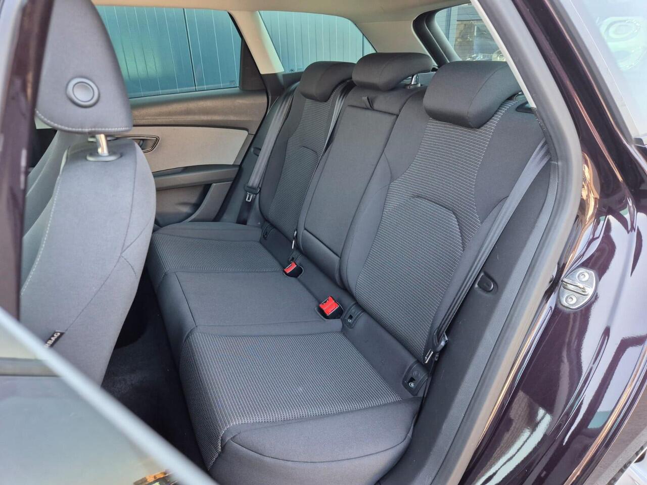 Seat LEON ST 1.0 EcoTSI Style Business Intense | Carplay | Navi | Clima | Cruise | Trekhaak