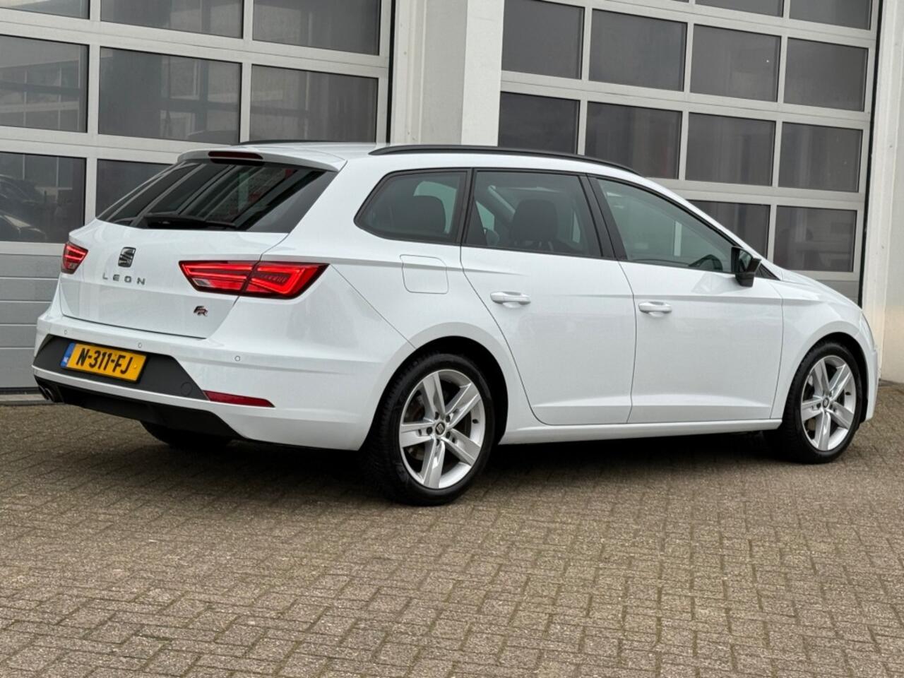 Seat LEON 1.5 TSI 150PK FR AUT. Navi Virtueel Pdc Dealeroh!