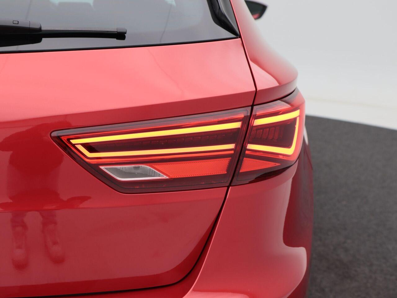 Seat LEON ST 1.0 Eco TSi Automaat Style Business Intense | Navigatie | Full LED | Camera | CarPlay | 16 Inch | 79.913 Km!!