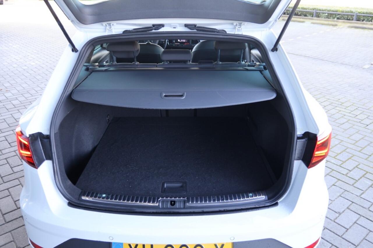 Seat LEON 1.5 TSI FR LED*CARPLAY*VIRTUAL*KEYLESS*SEAT DRIVE*