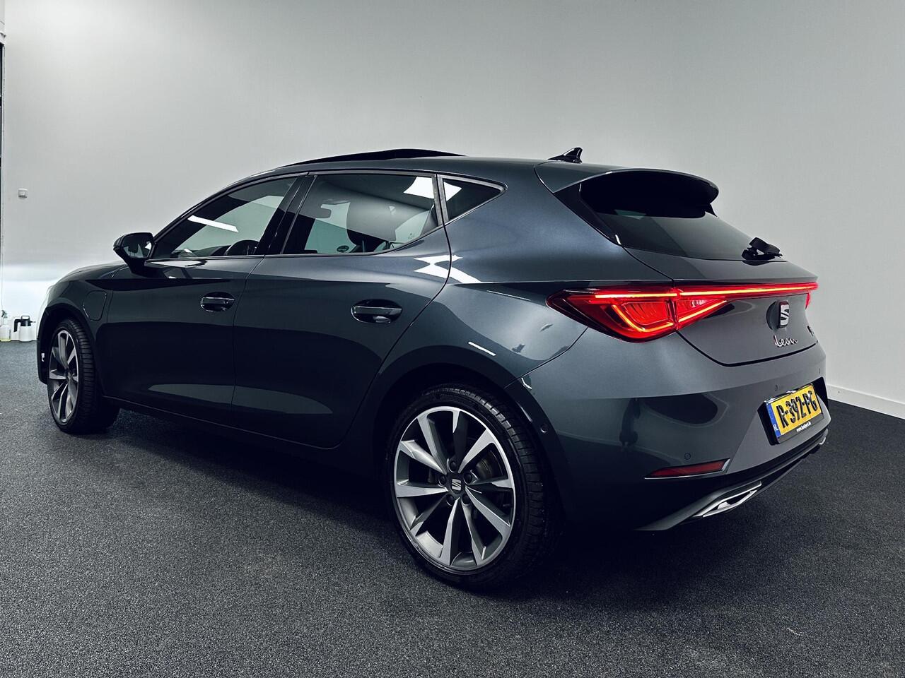 Seat LEON 1.4 TSI eHybrid PHEV FR Panoramadak DCC Actieve Demping Leder Alcantara Navi Carplay Full LED PDC VA Camera Adaptive Cruise Travel Assist Full Options!