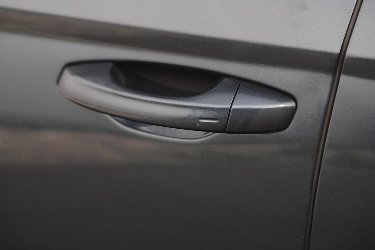 Seat LEON ST 1.0 TSI Style Ultimate Edition Trekhaak Virtual Cockpit Beats Audio Navigatie Achteruitrijcamera Clima Cruise Stoelverwarming