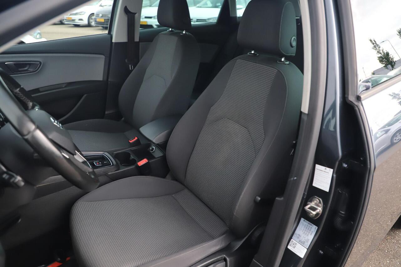 Seat LEON ST 1.0 TSI Style Ultimate Edition Trekhaak Virtual Cockpit Beats Audio Navigatie Achteruitrijcamera Clima Cruise Stoelverwarming