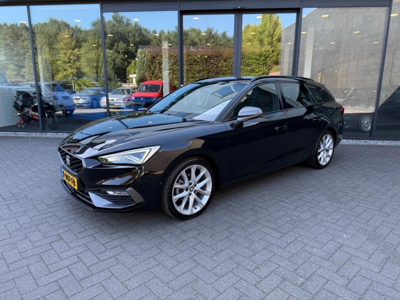 Seat LEON Sportstourer 1.5 eTSI FR,LED,Trekhk Elekt,Adapt Cruise,BLIS,Lane Ass.,Half Leer