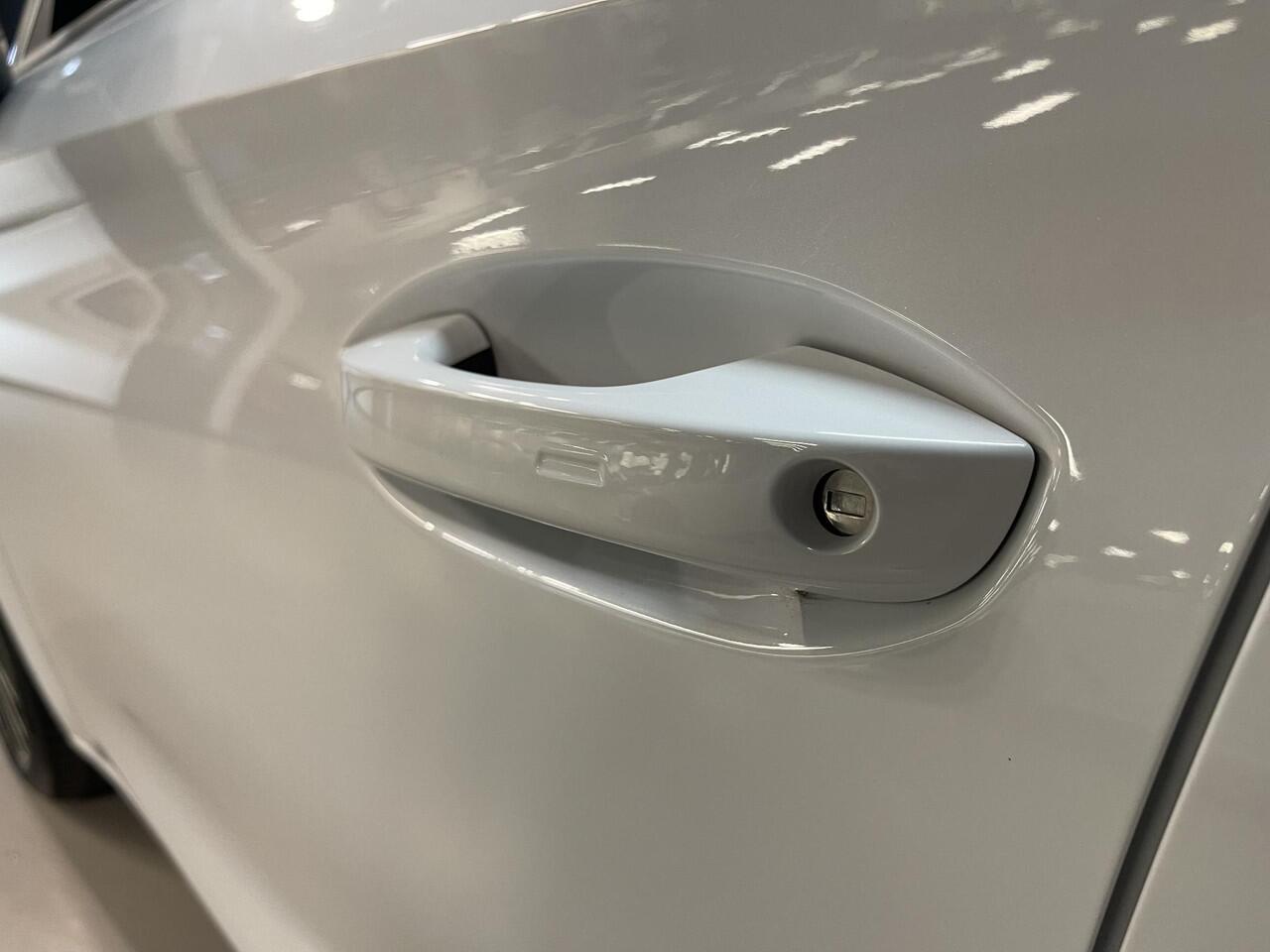 Seat LEON Sportstourer 1.5 TSI Xcellence 18"/Dodehoek/Stoel + stuurverwarming/Keyless/Adaptieve cruise/Apple Carplay & Android Auto/PDC