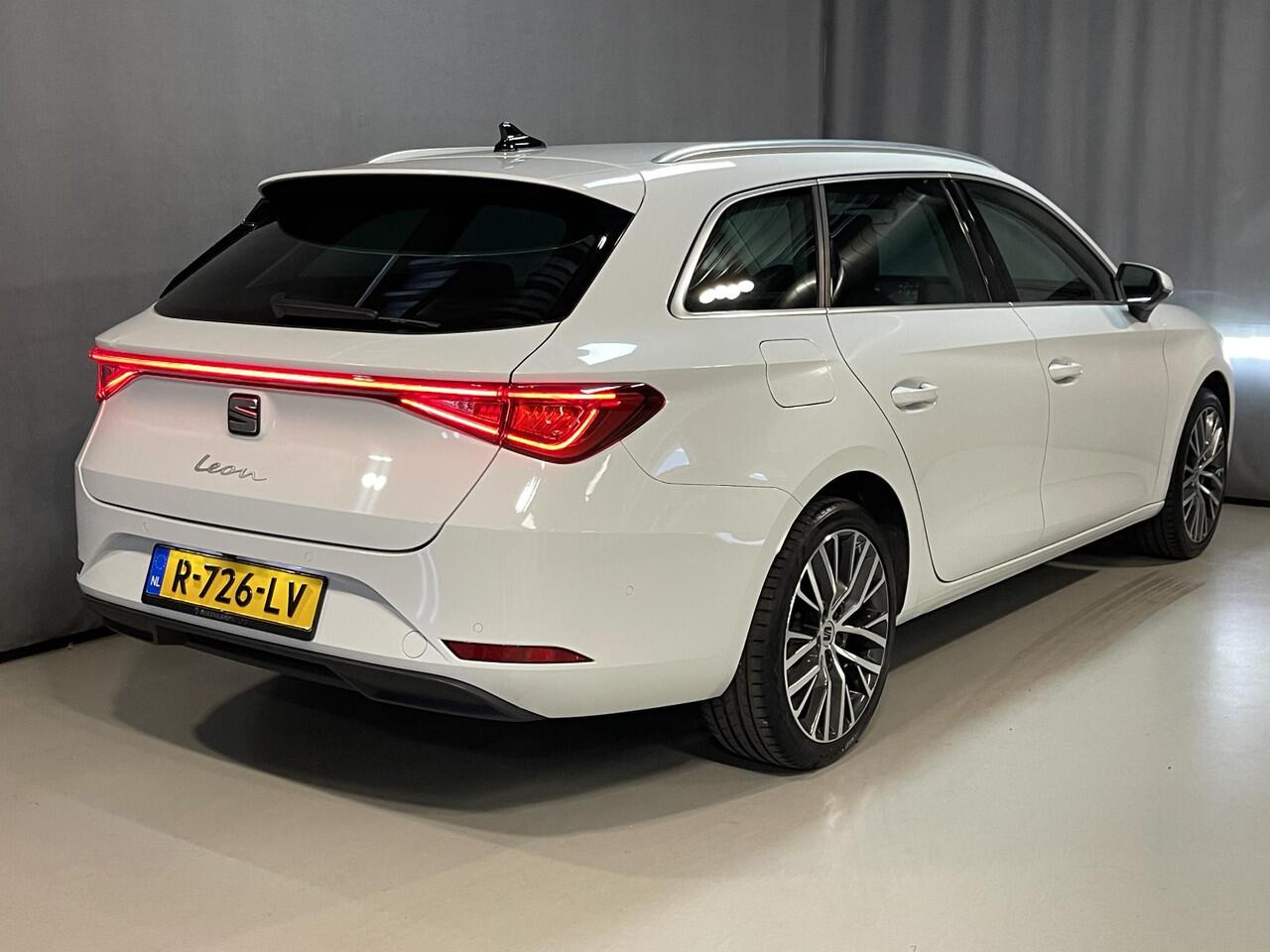 Seat LEON Sportstourer 1.5 TSI Xcellence 18"/Dodehoek/Stoel + stuurverwarming/Keyless/Adaptieve cruise/Apple Carplay & Android Auto/PDC