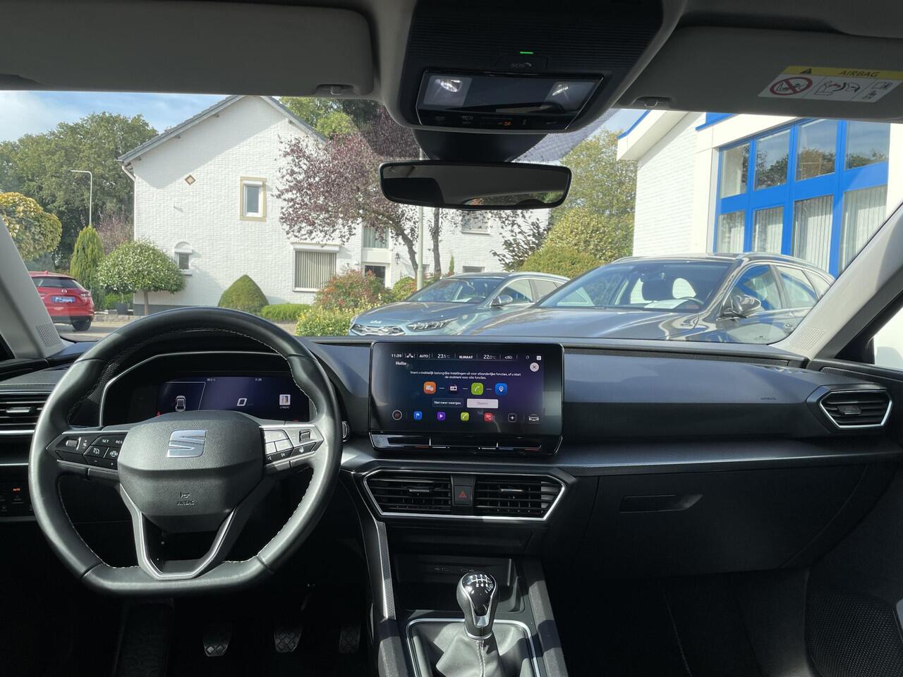 Seat LEON 1.5 TSI Style Business Intense | Facelift, Groot scherm, Navigatie, Parkeersensoren en Camera, Cruise Control, 16"LM-Velgen