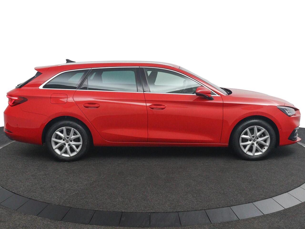 Seat LEON Sportstourer 1.5 eTSI Style Launch*AUTOM.*ACC*HAAK*ECC*CARPLAY*