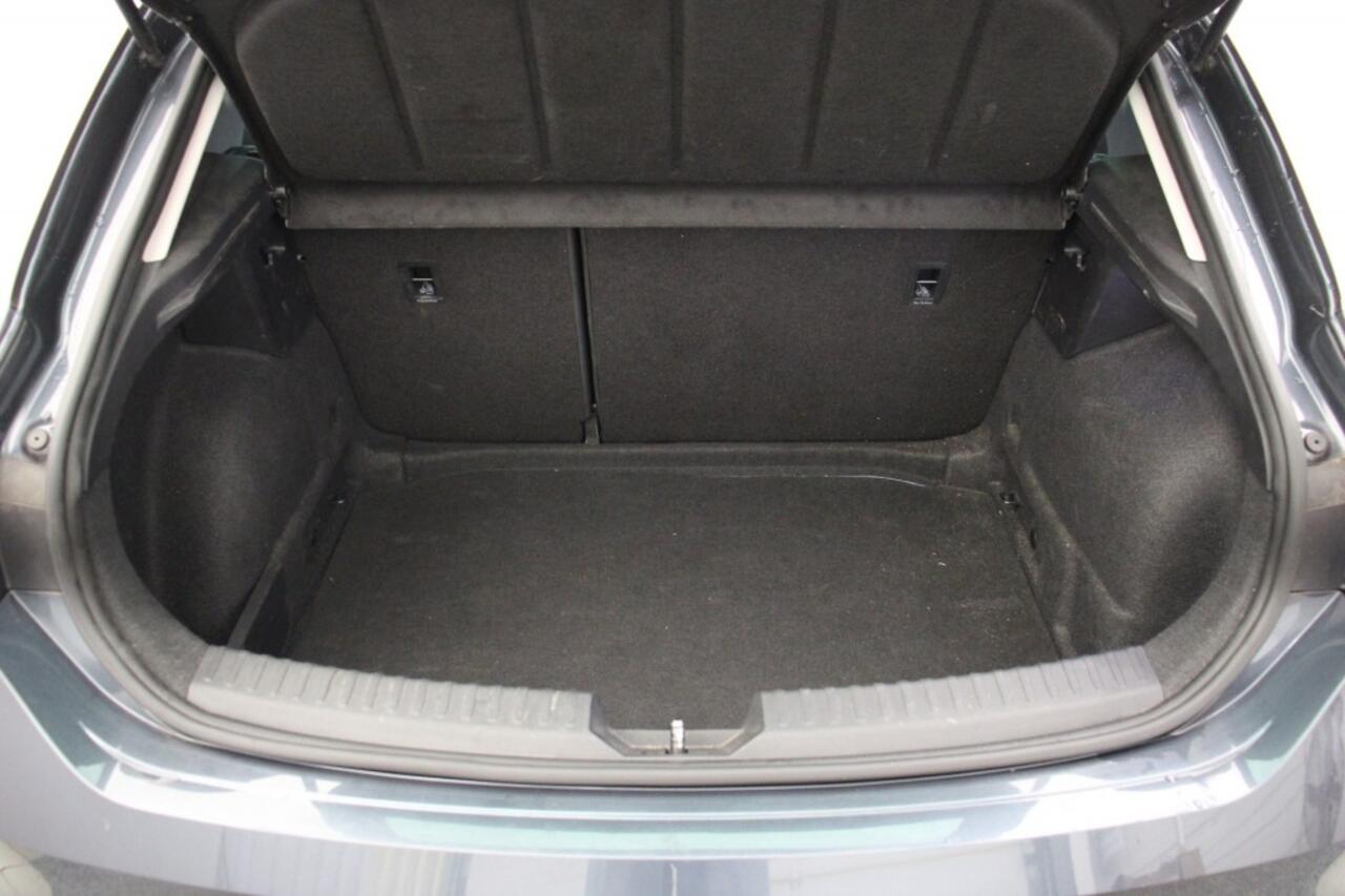 Seat LEON 2.0 TDI Style Launch Edition - Carplay, Digitaal Cockpit, Navi, Cruise