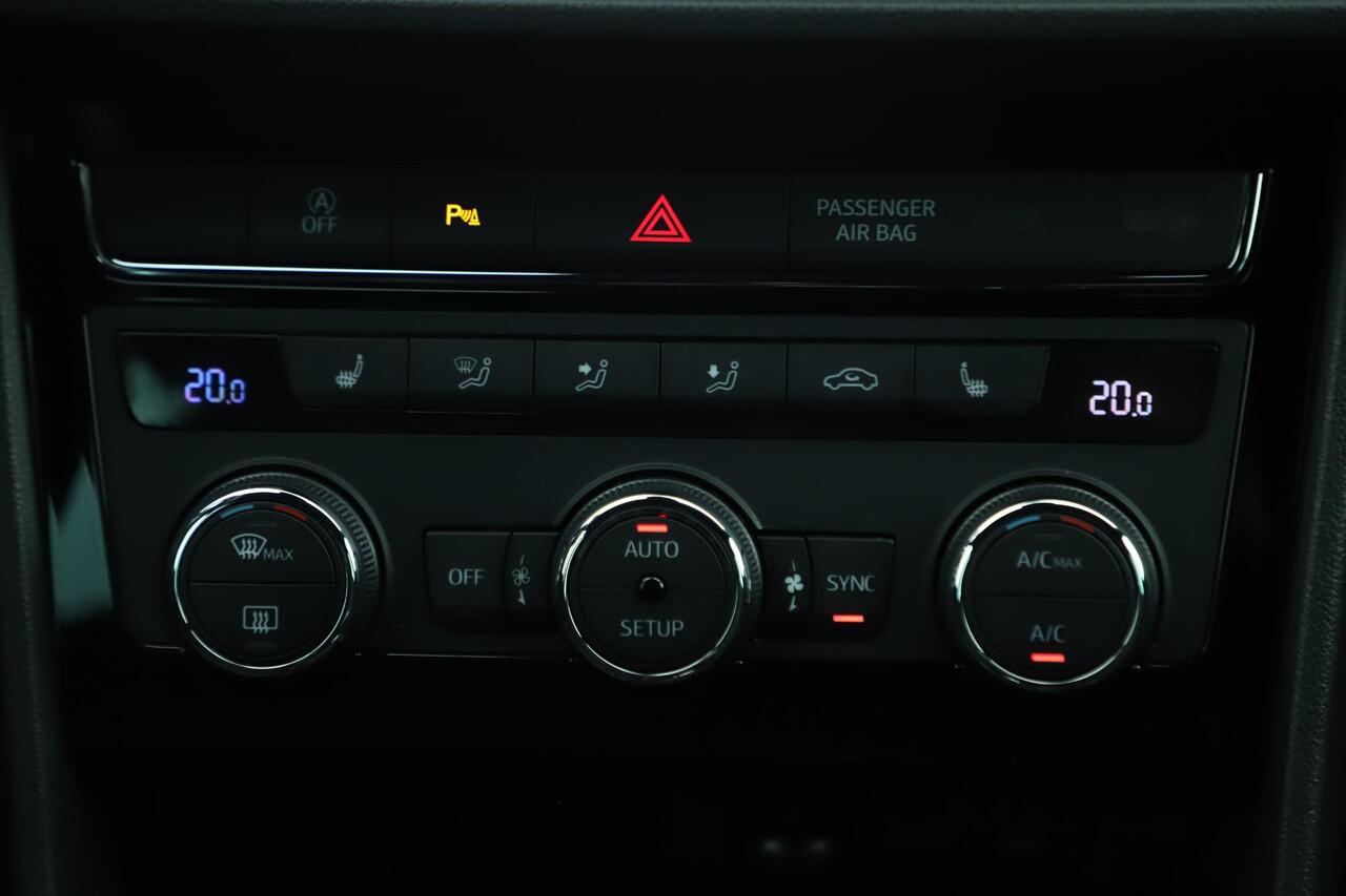 Seat LEON 1.0 TSI FR Ultimate Edition Virtual Cockpit Full LED 17 inch LMV Beats Audio Navigatie Achteruitrijcamera Carplay Android Climate Cruise Control Stoelverwarming