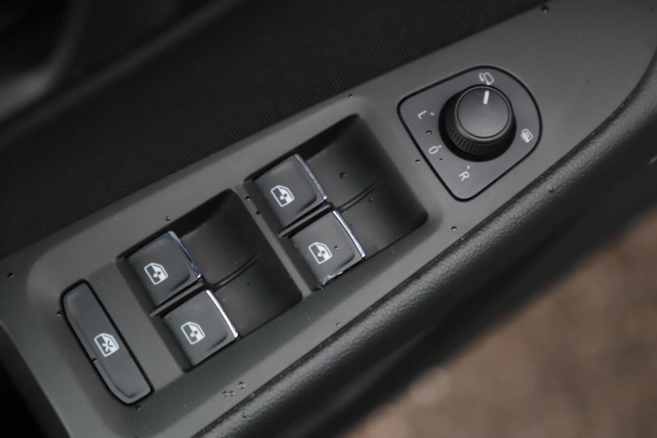 Seat LEON 1.0 TSI FR Ultimate Edition Virtual Cockpit Full LED 17 inch LMV Beats Audio Navigatie Achteruitrijcamera Carplay Android Climate Cruise Control Stoelverwarming