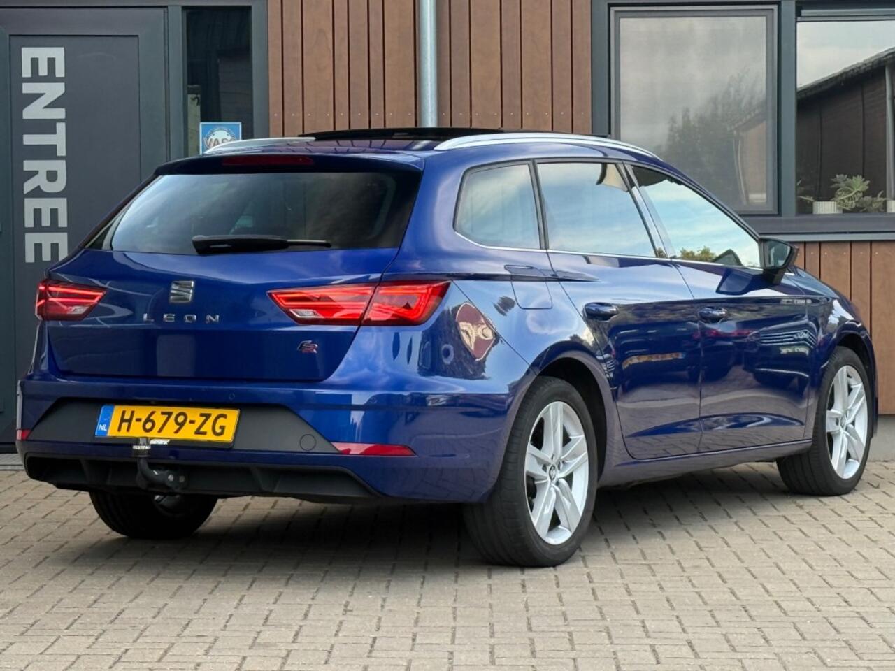 Seat LEON 1.0 TSI FR Pano Led Trekhaak Camera Stoelverw.