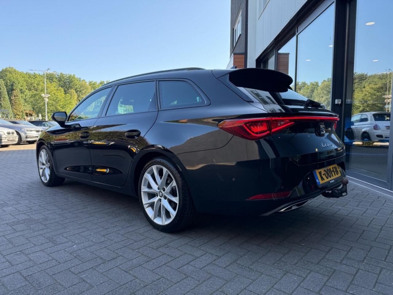 Seat LEON Sportstourer 1.5 eTSI FR,LED,Trekhk Elekt,Adapt Cruise,BLIS,Lane Ass.,Half Leer