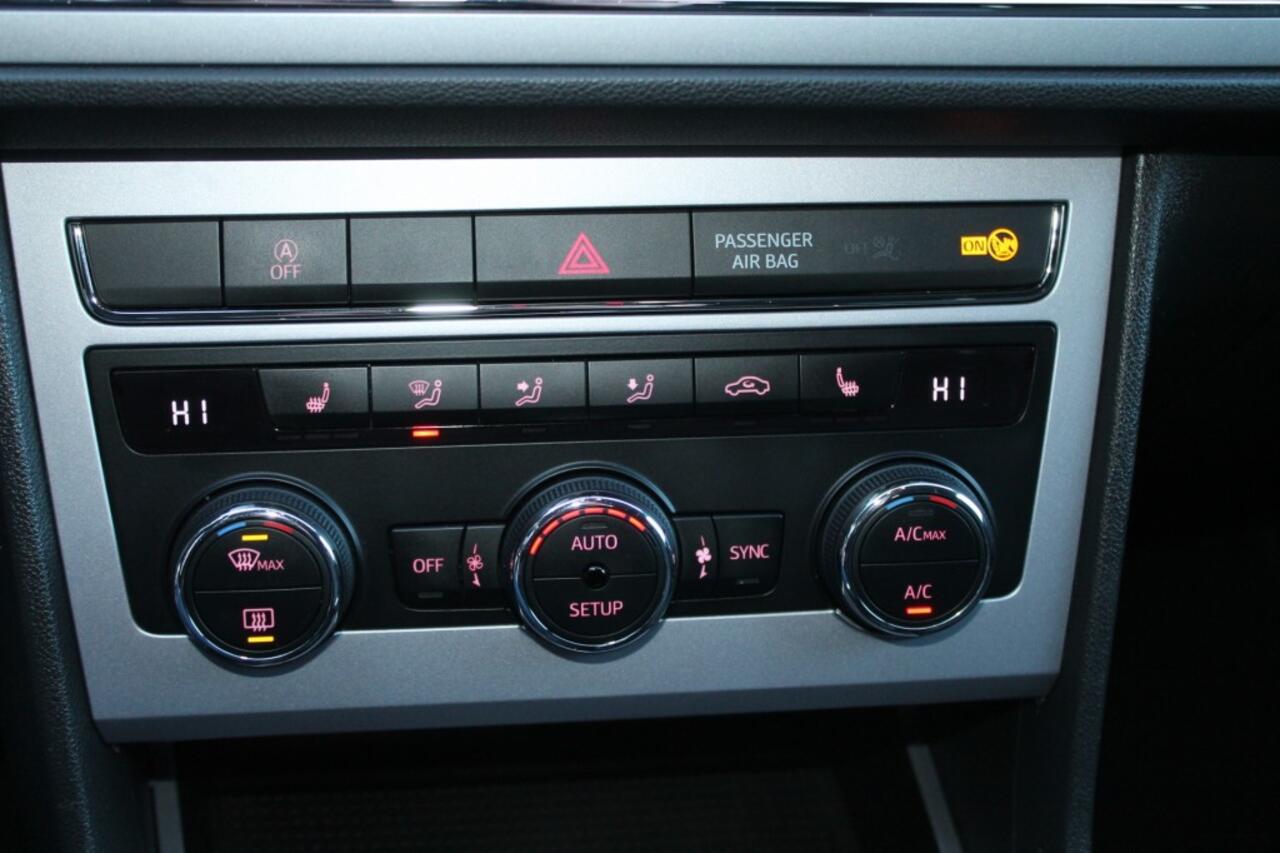 Seat LEON 1.5 TSI XCELLENCE TREKHAAK