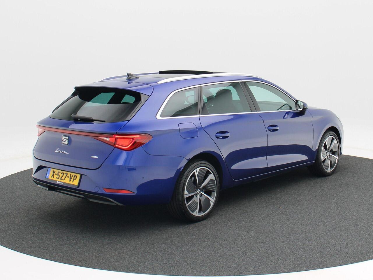 Seat LEON Sportstourer 1.4 TSi eHybrid 205 Pk PHEV FR | Panoramadak | Adaptive Cruise | Stoel Verwarming | Carplay | Navigatiesysteem | Camera | Parkeersensoren | 18 Inch