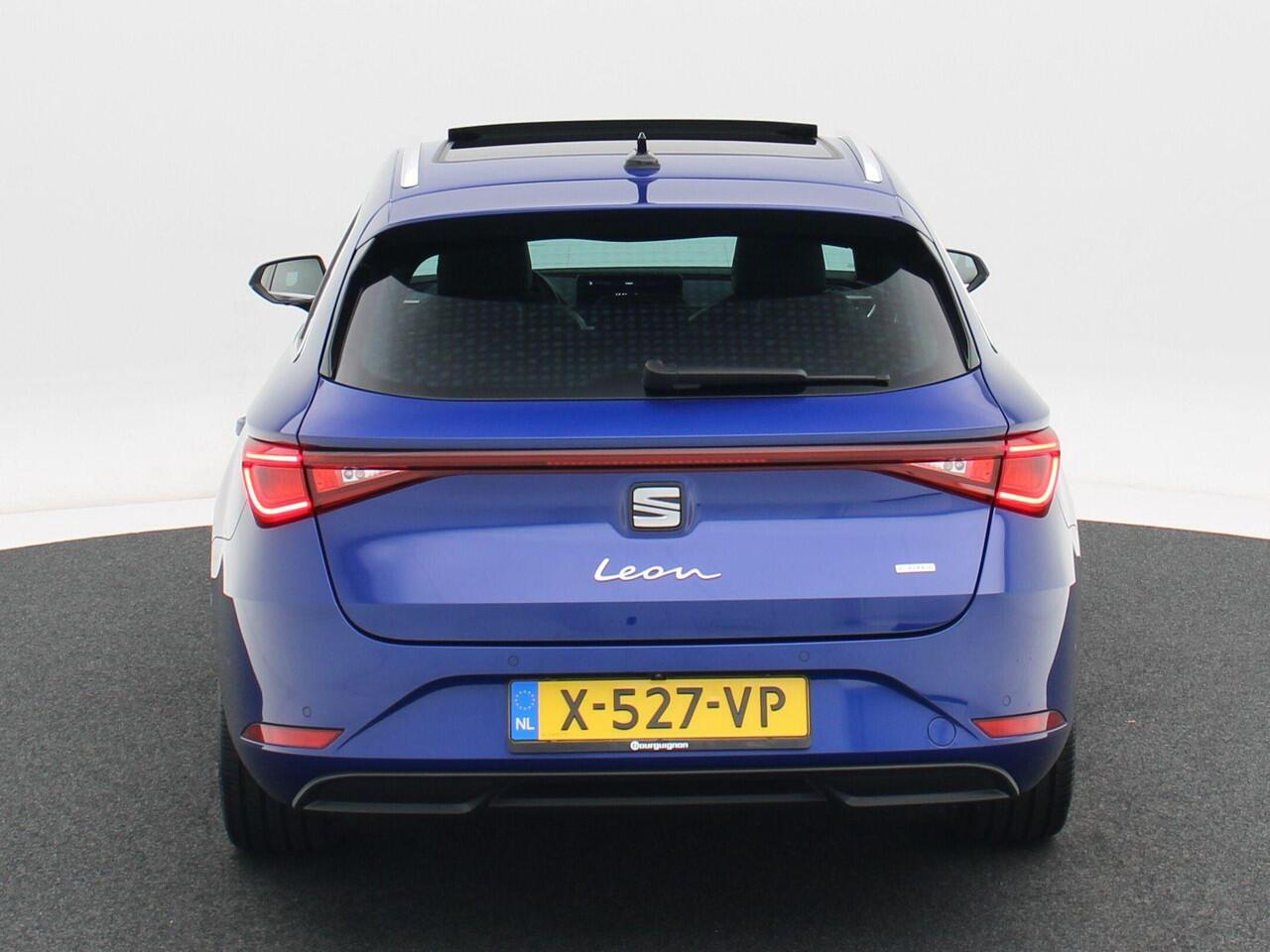 Seat LEON Sportstourer 1.4 TSi eHybrid 205 Pk PHEV FR | Panoramadak | Adaptive Cruise | Stoel Verwarming | Carplay | Navigatiesysteem | Camera | Parkeersensoren | 18 Inch