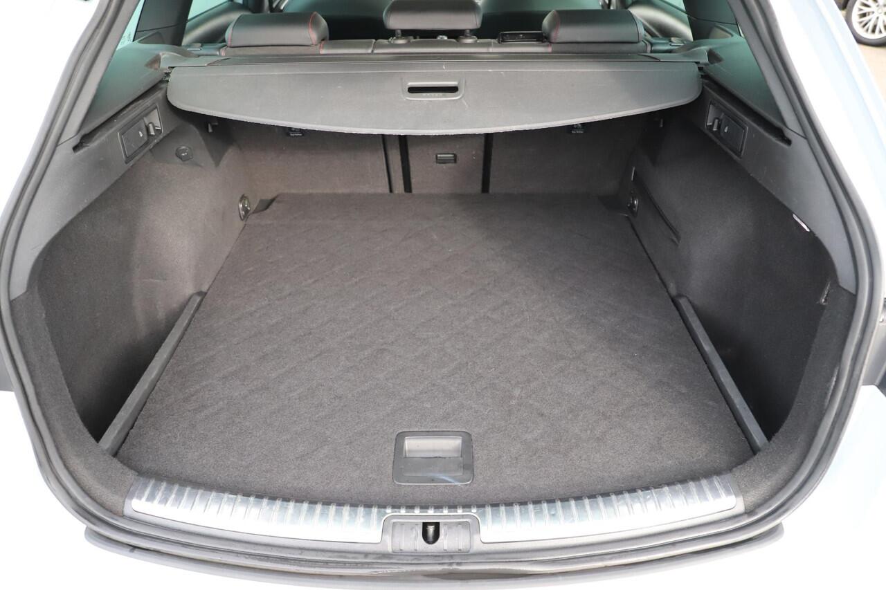 Seat LEON ST 1.0 TSI FR Ultimate Edition Virtual Cockpit Panoramadak 17 inch LMV Full LED Navigatie Achteruitrijcamera Carplay Beats Audio Navigatie Clima Cruise Stoelverwarming