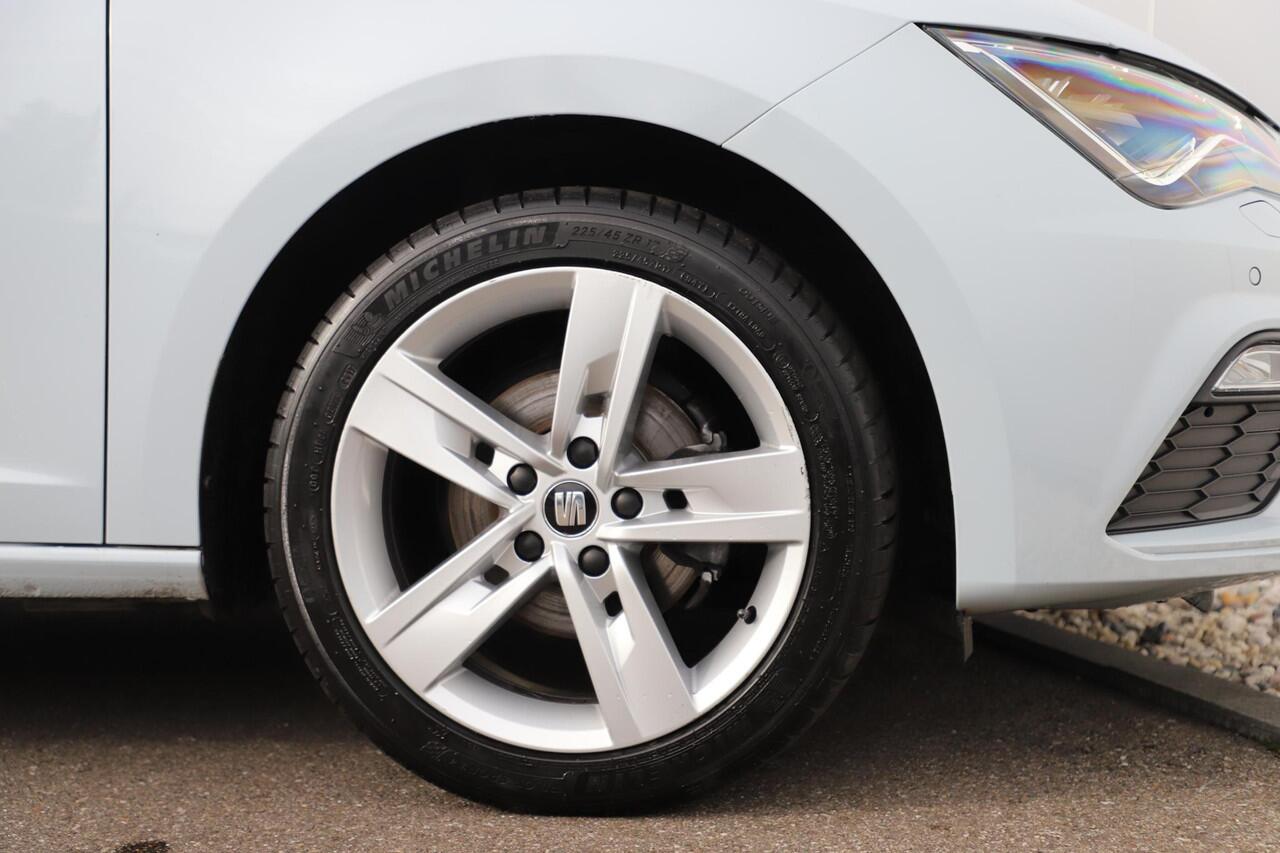 Seat LEON ST 1.0 TSI FR Ultimate Edition Virtual Cockpit Panoramadak 17 inch LMV Full LED Navigatie Achteruitrijcamera Carplay Beats Audio Navigatie Clima Cruise Stoelverwarming