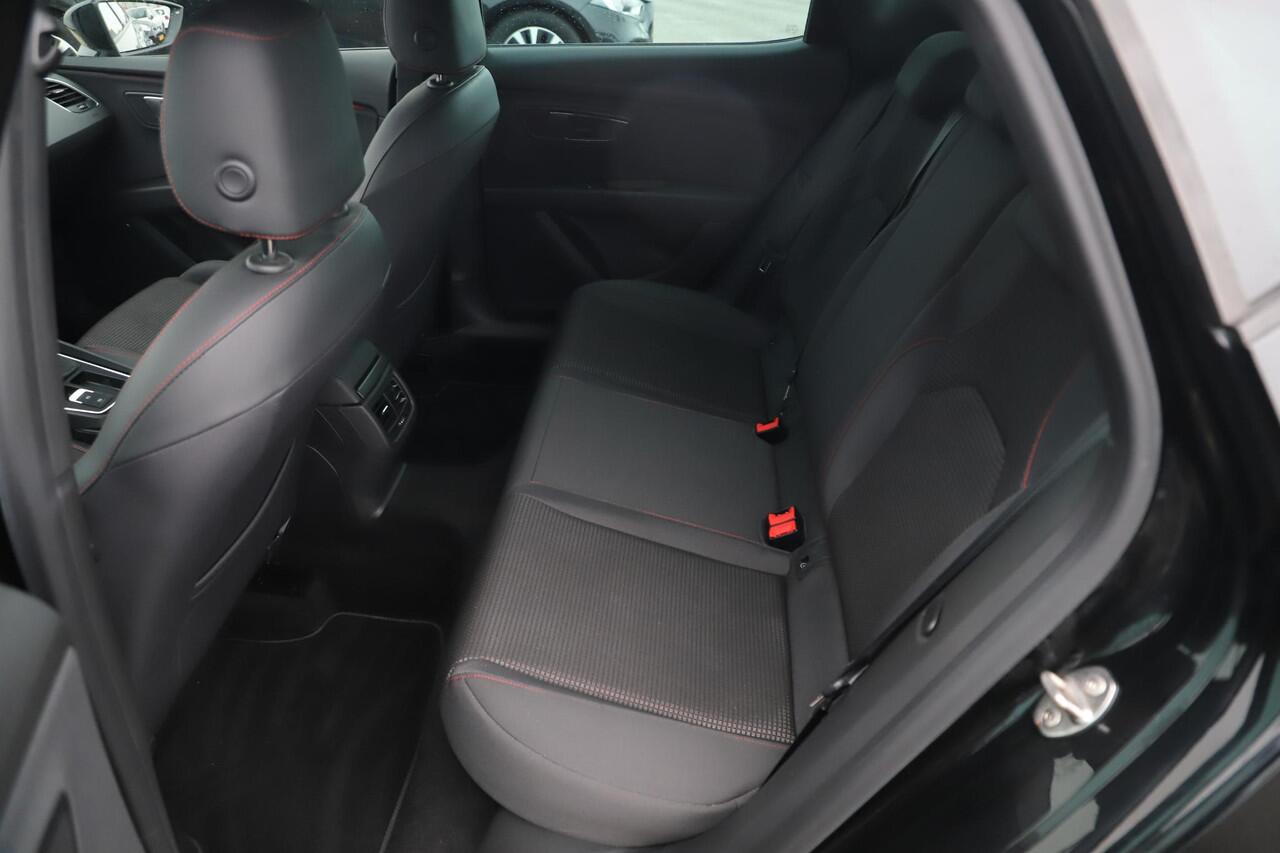 Seat LEON 1.0 TSI FR Ultimate Edition Virtual Cockpit Full LED 17 inch LMV Beats Audio Navigatie Achteruitrijcamera Carplay Android Climate Cruise Control Stoelverwarming