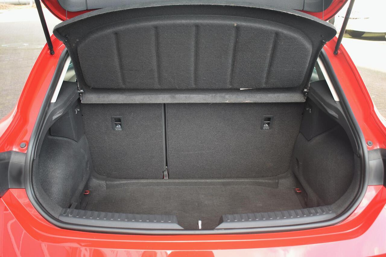 Seat LEON 1.0 TSI Style Launch Edition | Apple CarPlay | Stuur- en Stoelverw. | Camera