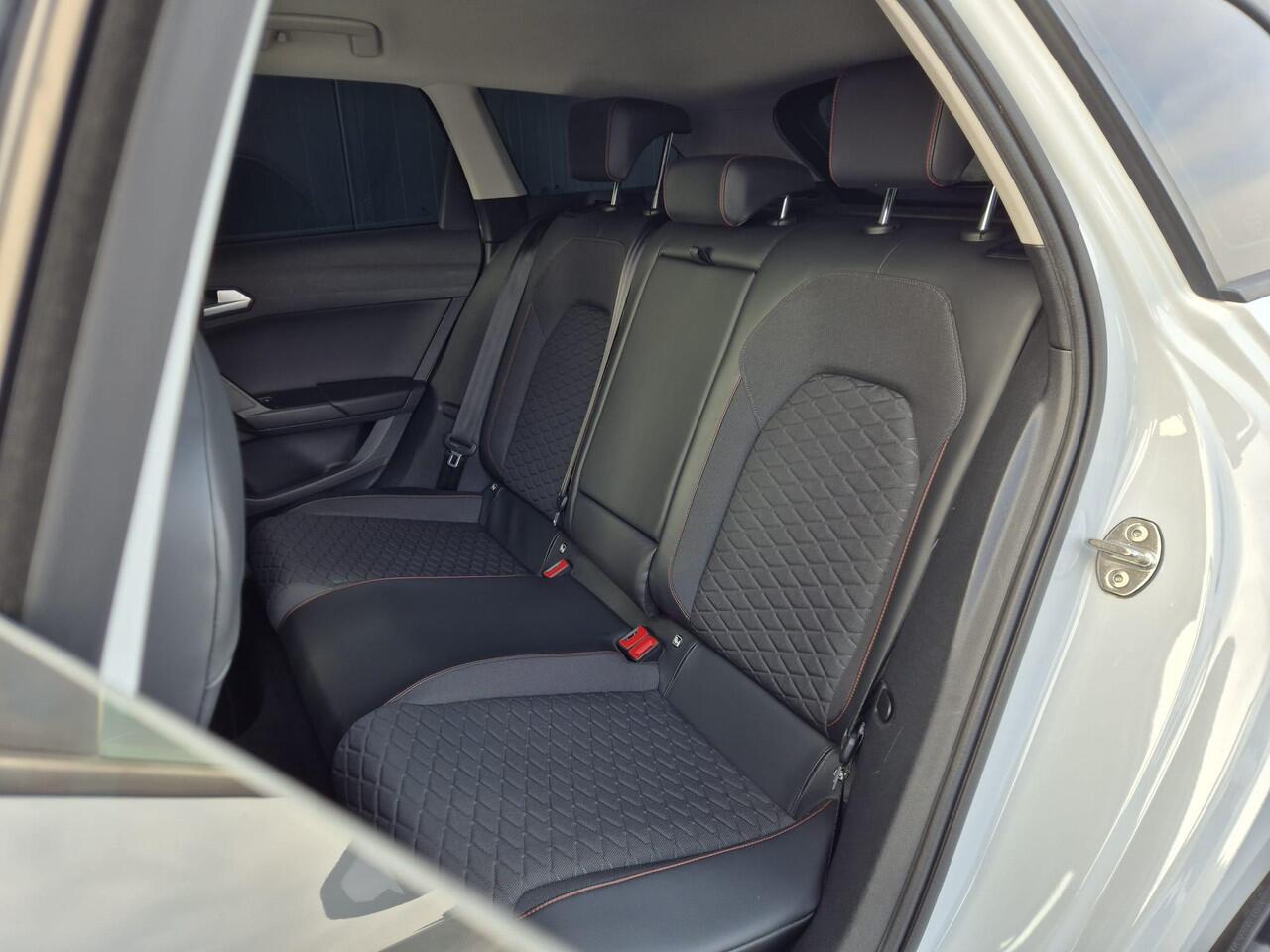 Seat LEON Sportstourer 1.5 TSI FR Launch Edition | Virtual | Keyless | 18'' | Stuur-stoelverw. | Carplay