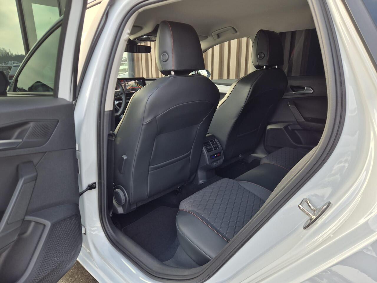 Seat LEON Sportstourer 1.5 TSI FR Launch Edition | Virtual | Keyless | 18'' | Stuur-stoelverw. | Carplay