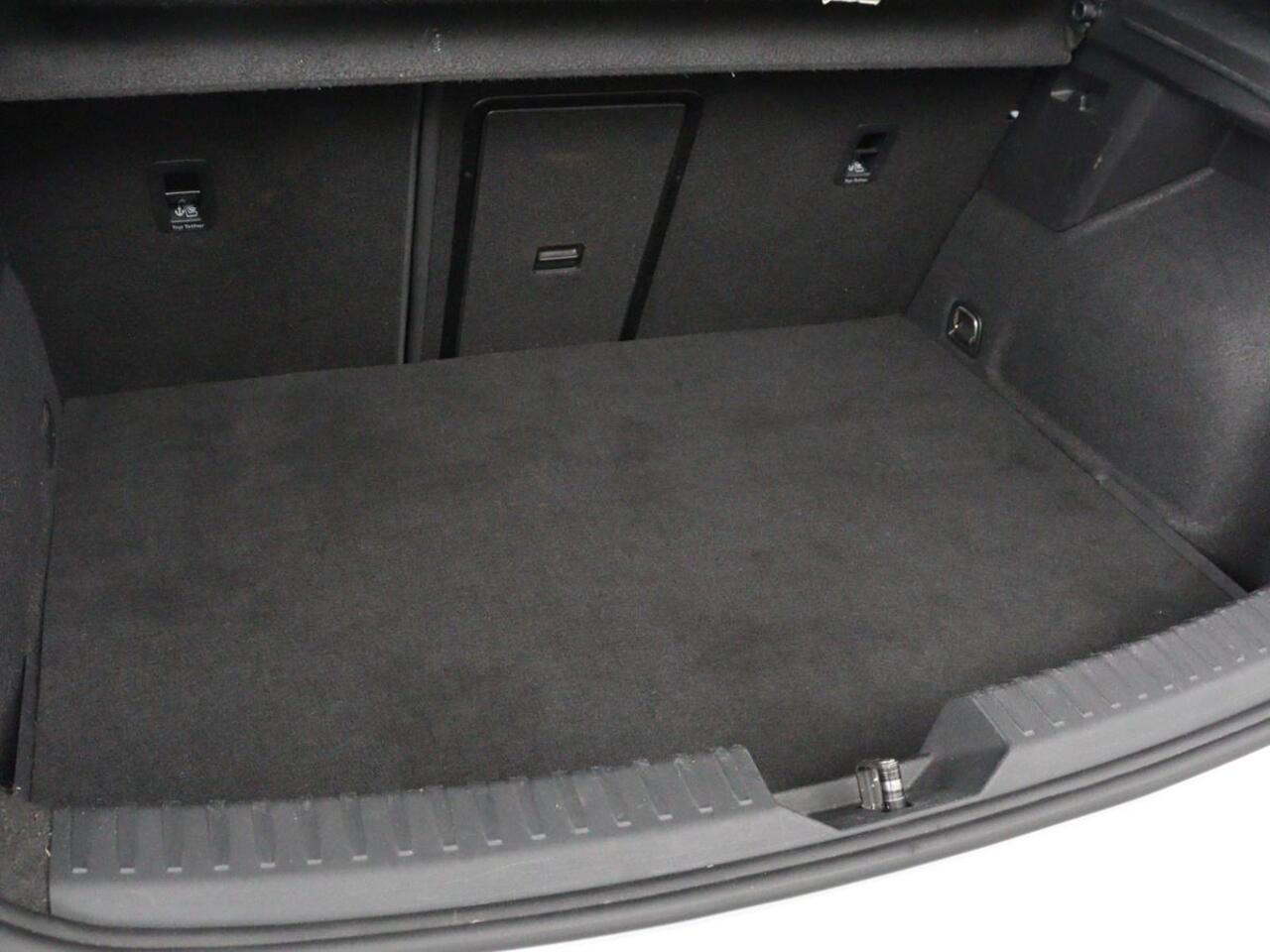 Seat LEON 1.4 TSI eHybrid PHEV FR | Trekhaak | Adaptive cruise | Carplay | Sfeerverlichting | Navigatie | Side Assist | Parkeerhulp | Full LED | Bluetooth | PHEV | Plug In