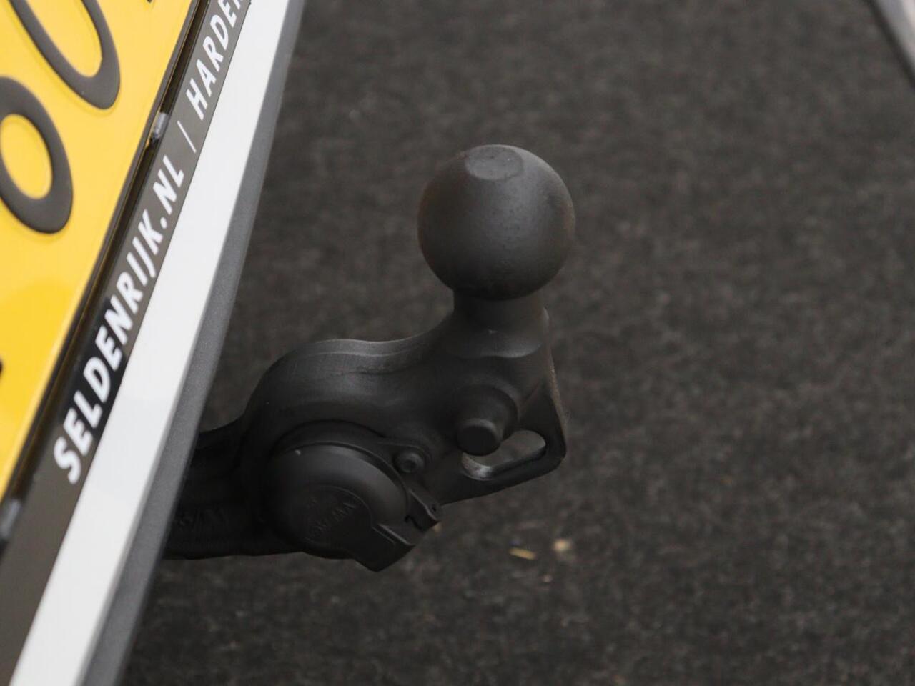 Seat LEON 1.4 TSI eHybrid PHEV FR | Trekhaak | Adaptive cruise | Carplay | Sfeerverlichting | Navigatie | Side Assist | Parkeerhulp | Full LED | Bluetooth | PHEV | Plug In