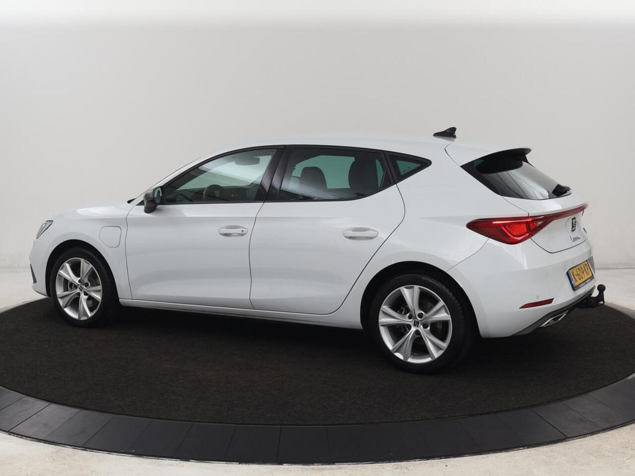 Seat LEON 1.4 TSI eHybrid PHEV FR | Trekhaak | Adaptive cruise | Carplay | Sfeerverlichting | Navigatie | Side Assist | Parkeerhulp | Full LED | Bluetooth | PHEV | Plug In