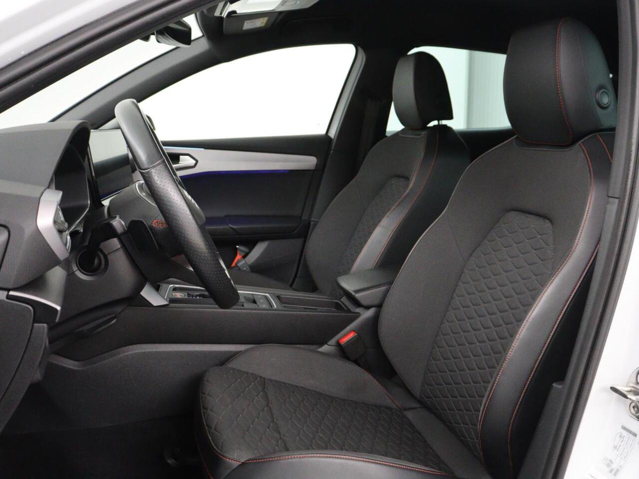 Seat LEON 1.4 TSI eHybrid PHEV FR | Trekhaak | Adaptive cruise | Carplay | Sfeerverlichting | Navigatie | Side Assist | Parkeerhulp | Full LED | Bluetooth | PHEV | Plug In